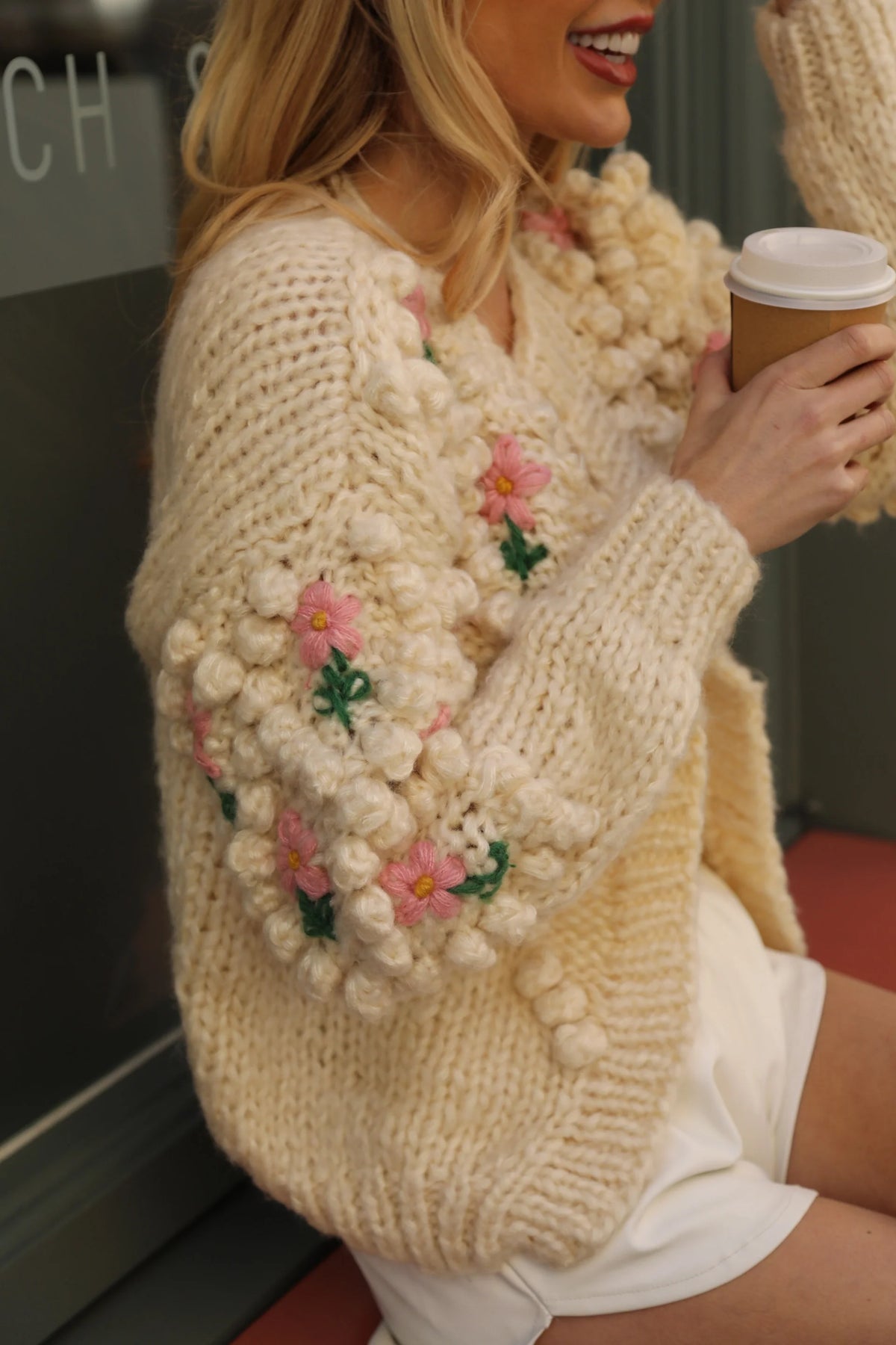 Cardigan all'uncinetto con fiori