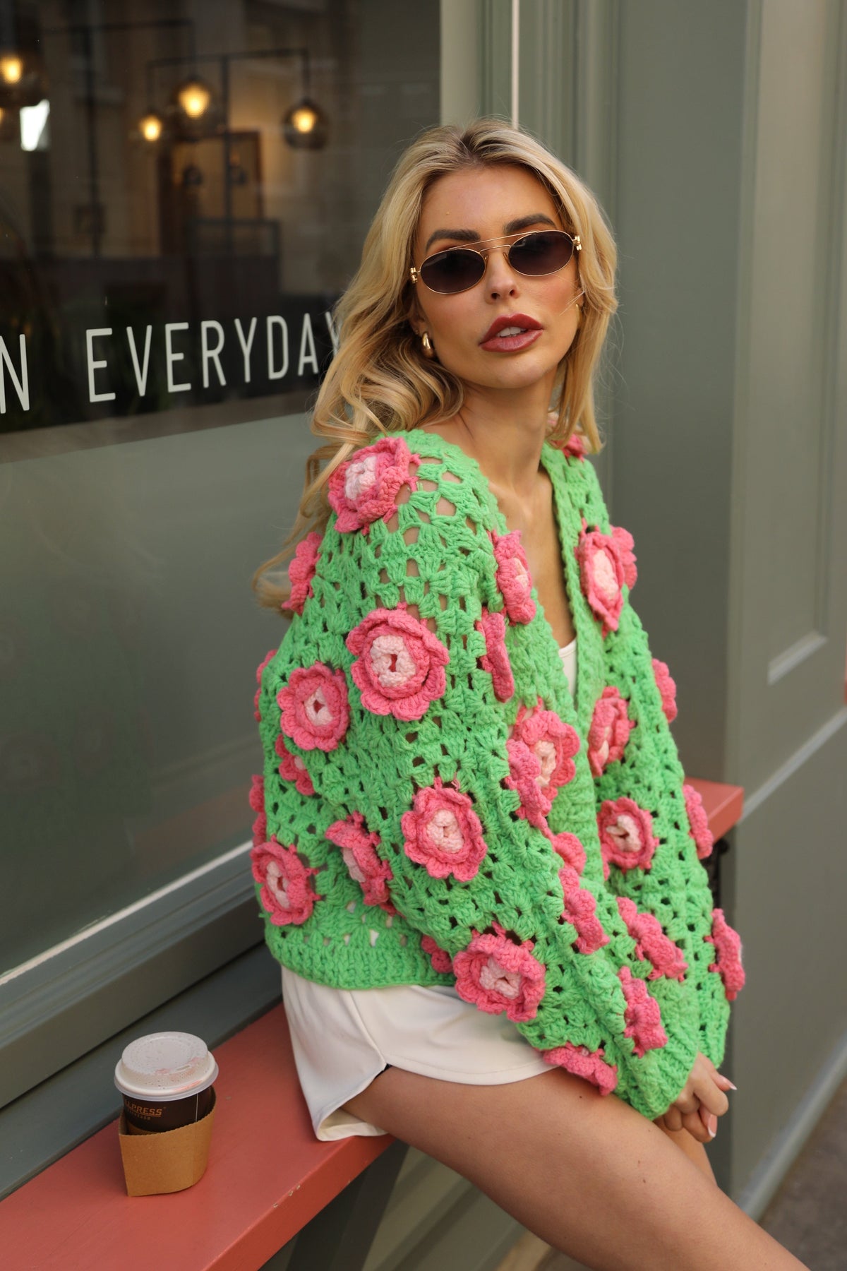 Cardigan all'uncinetto con fiori