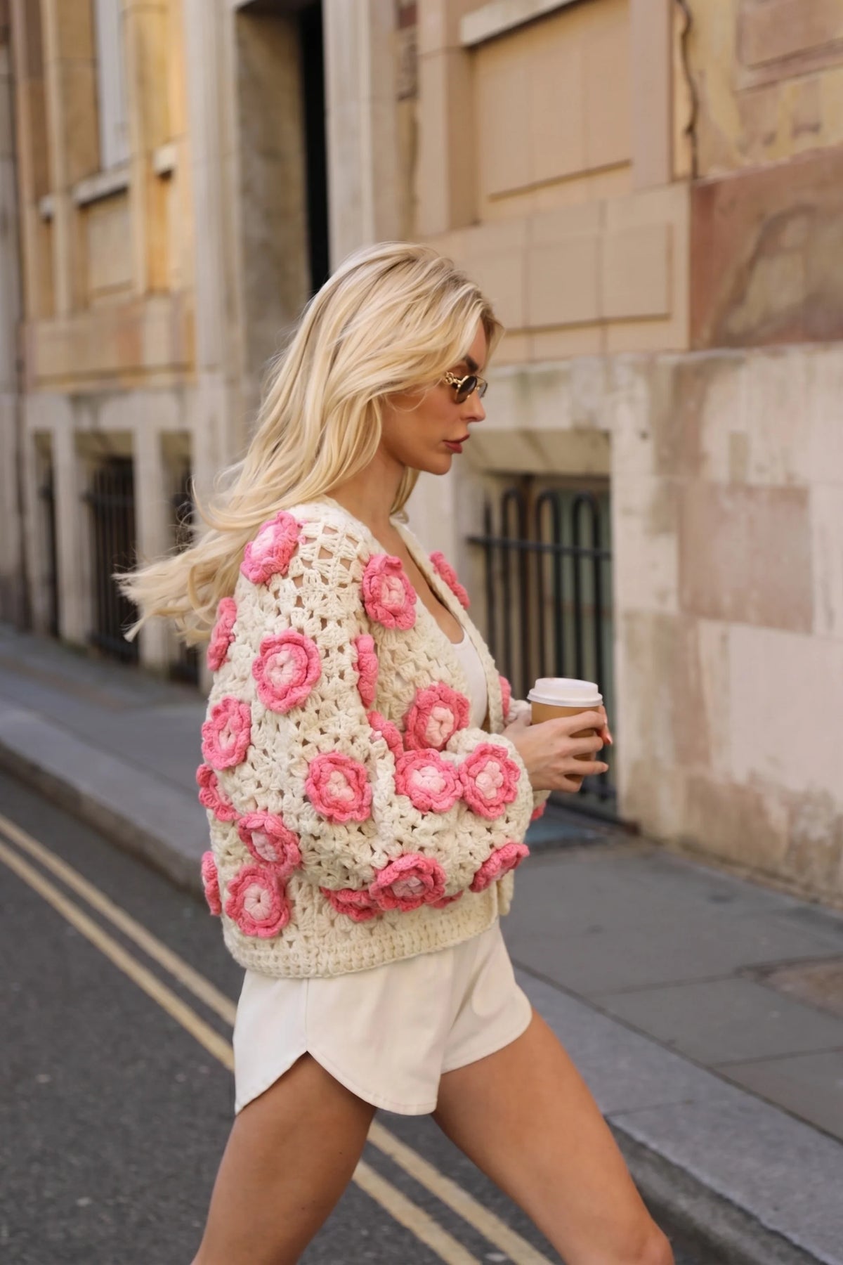 Cardigan all'uncinetto con fiori